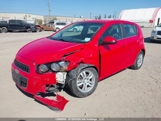 Chevrolet SONIC LT 2016 1G1JC6SB0G4166494 Image 2
