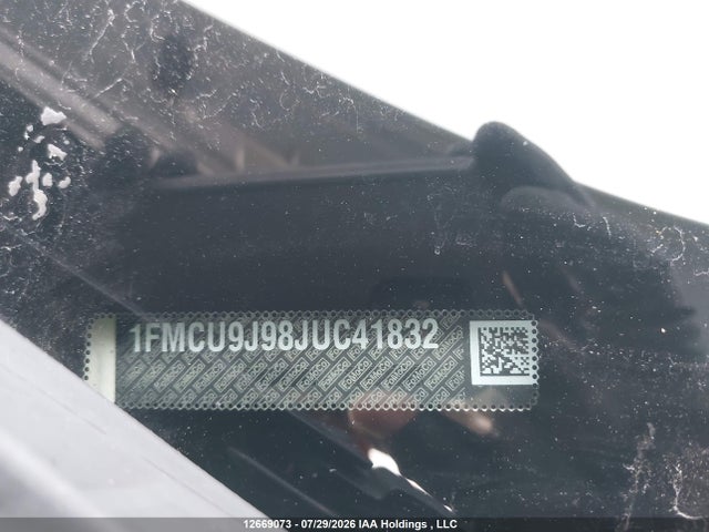 1FMCU9J98JUC41832 Ford Escape Titanium