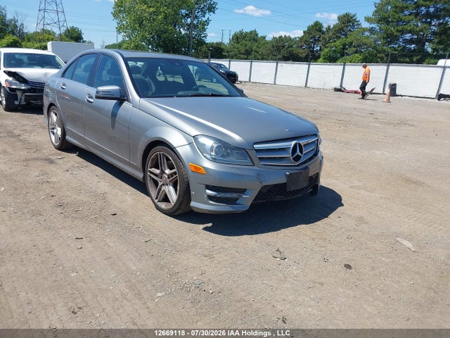 2013 Mercedes-benz C 350 4matic მანქანა იყიდება აუქციონზე, vin: WDDGF8JBXDA816182, აუქციონის ნომერი: 12669118