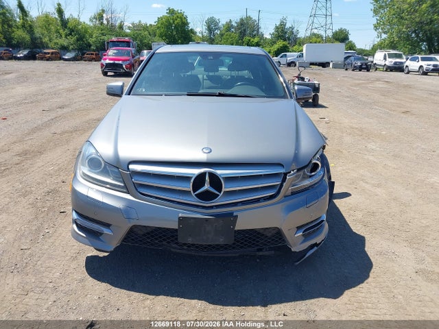 2013 Mercedes-benz C 350 4matic მანქანა იყიდება აუქციონზე, vin: WDDGF8JBXDA816182, აუქციონის ნომერი: 12669118