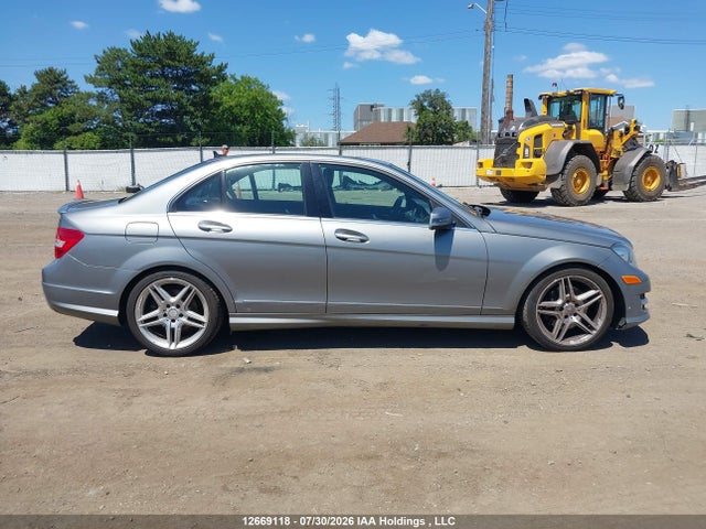2013 Mercedes-benz C 350 4matic მანქანა იყიდება აუქციონზე, vin: WDDGF8JBXDA816182, აუქციონის ნომერი: 12669118