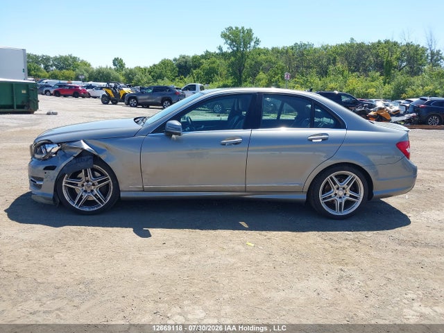 2013 Mercedes-benz C 350 4matic მანქანა იყიდება აუქციონზე, vin: WDDGF8JBXDA816182, აუქციონის ნომერი: 12669118