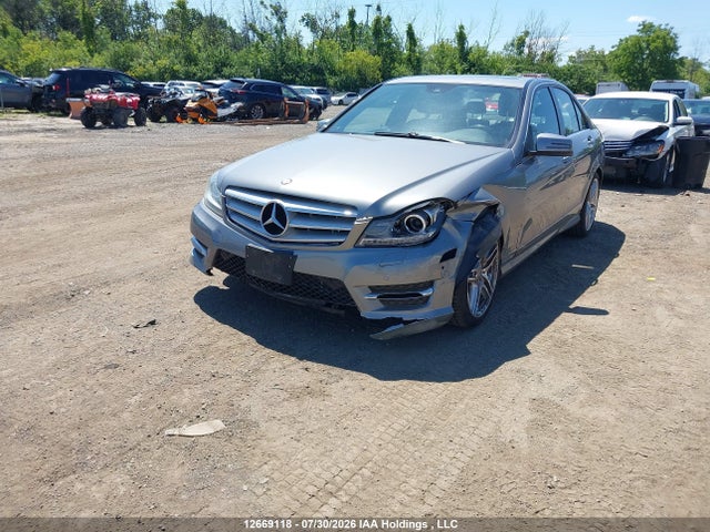 2013 Mercedes-benz C 350 4matic მანქანა იყიდება აუქციონზე, vin: WDDGF8JBXDA816182, აუქციონის ნომერი: 12669118