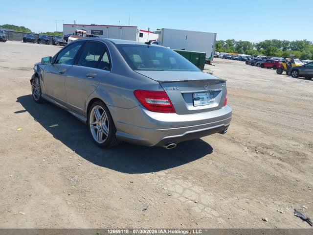 2013 Mercedes-benz C 350 4matic მანქანა იყიდება აუქციონზე, vin: WDDGF8JBXDA816182, აუქციონის ნომერი: 12669118