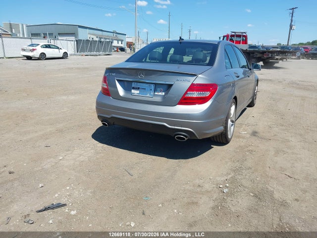 2013 Mercedes-benz C 350 4matic მანქანა იყიდება აუქციონზე, vin: WDDGF8JBXDA816182, აუქციონის ნომერი: 12669118