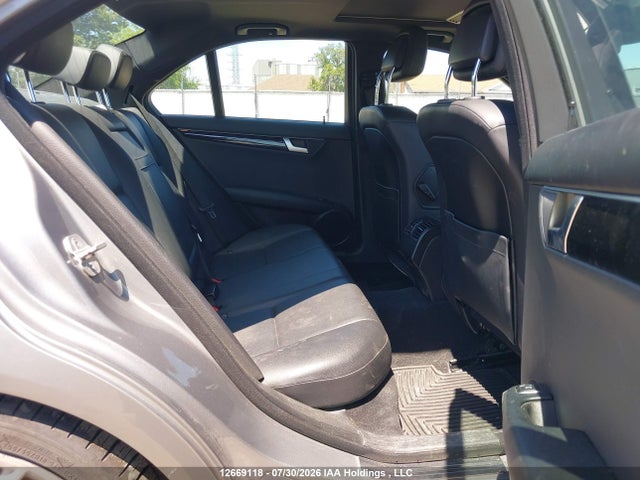 2013 Mercedes-benz C 350 4matic მანქანა იყიდება აუქციონზე, vin: WDDGF8JBXDA816182, აუქციონის ნომერი: 12669118