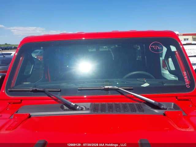 1C4HJXEN8PW699592 Jeep Wrangler 4-door Sahara Altitude