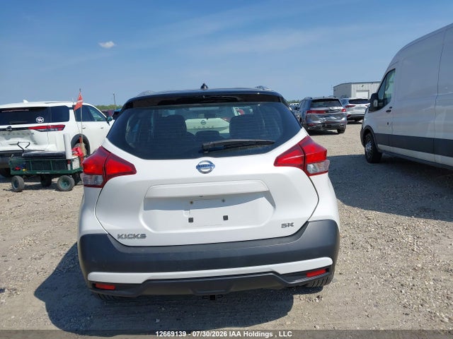 3N1CP5CU4JL517376 Nissan Kicks S/sr/sv