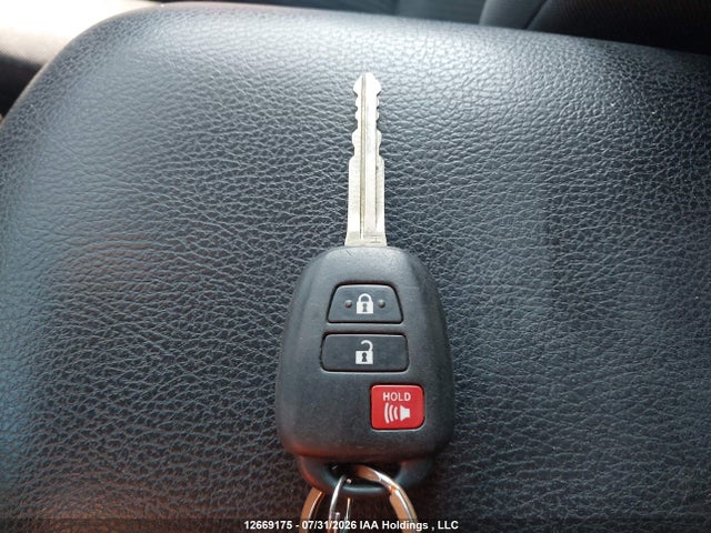 2T3ZFREV5HW318220 Toyota RAV4 LE