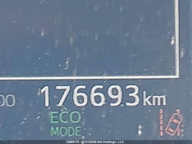 2T3ZFREV5HW318220 Toyota RAV4 LE