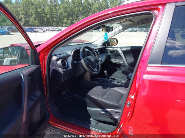 2T3ZFREV5HW318220 Toyota RAV4 LE
