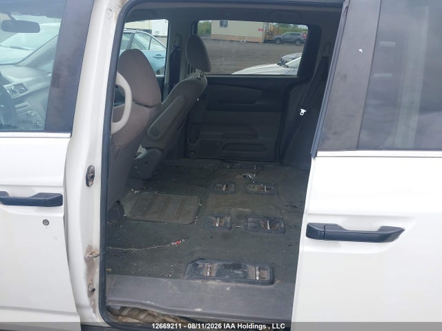 Honda Odyssey 2016 5FNRL5H27GB511895 Image 8