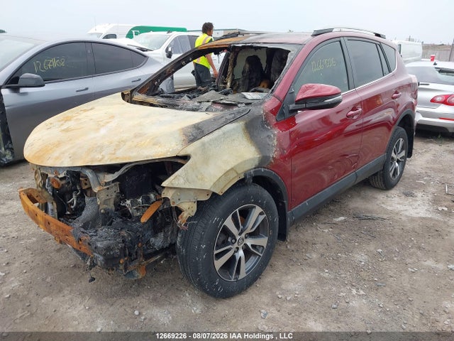 2T3BFREV4JW757111 Toyota RAV4 LE