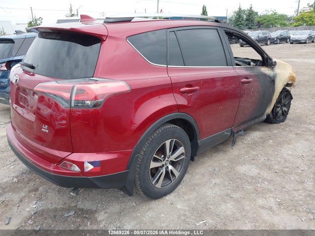2T3BFREV4JW757111 Toyota RAV4 LE