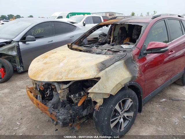 2T3BFREV4JW757111 Toyota RAV4 LE