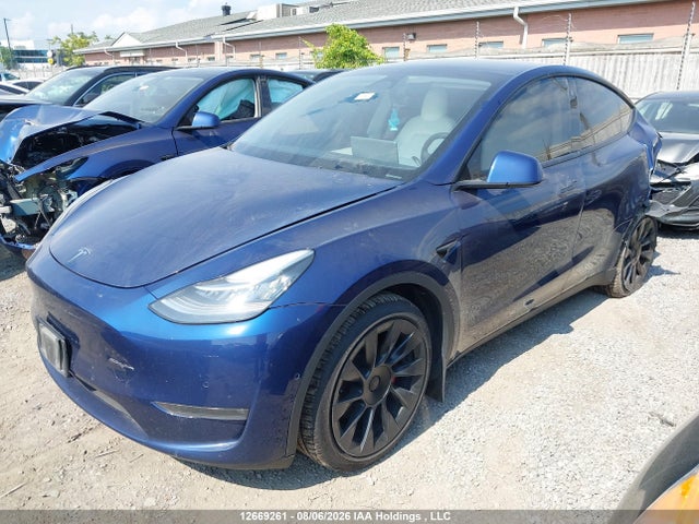 Tesla Model Y 2022 7SAYGDEE4NF415392 Image 2