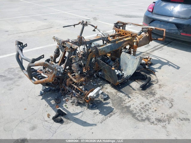 Can-Am Outlander 650 Xt 2020 3JBLKAJ25LJ001146 Image 2