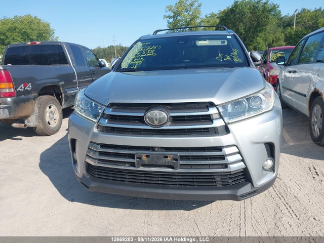 Toyota Highlander Limited 2018 5TDDZRFH0JS869558 Image 12