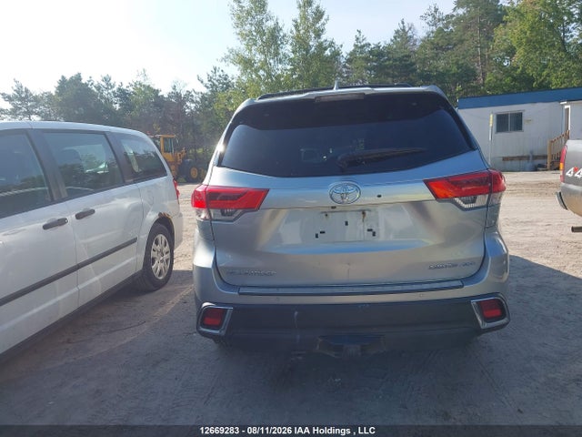 Toyota Highlander Limited 2018 5TDDZRFH0JS869558 Image 16