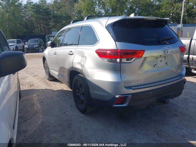 Toyota Highlander Limited 2018 5TDDZRFH0JS869558 Image 3