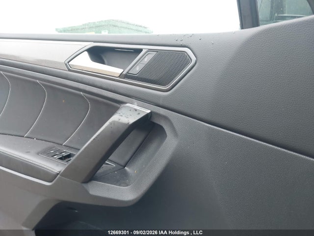 12669301 :رقم المزاد ، 3VV8B7AX4NM129270 vin ، 2022 Volkswagen Tiguan Comfortline R-line Black Edition مزاد بيع