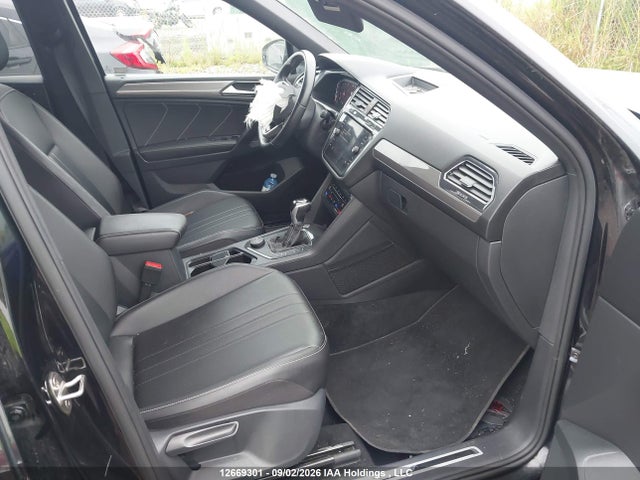 12669301 :رقم المزاد ، 3VV8B7AX4NM129270 vin ، 2022 Volkswagen Tiguan Comfortline R-line Black Edition مزاد بيع