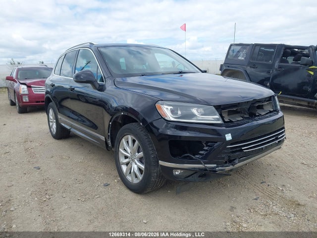 Volkswagen Touareg Execline W/ R-line 2017 WVGHF7BP3HD003768 главное изображение