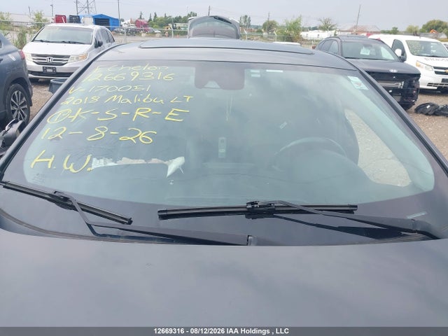 1G1ZD5STXJF170051 Chevrolet MALIBU LT