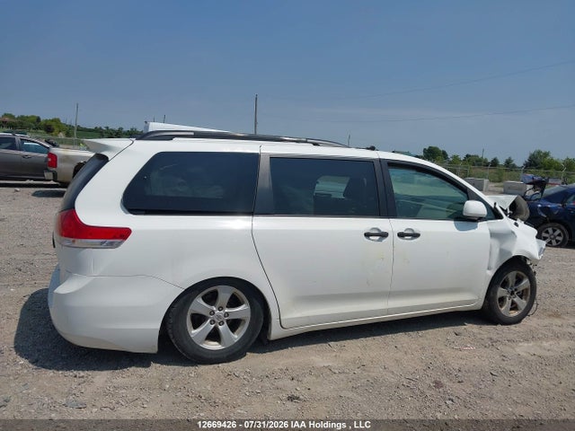 2011 Toyota Sienna V6 7 Passenger მანქანა იყიდება აუქციონზე, vin: 5TDZK3DC5BS150242, აუქციონის ნომერი: 12669426