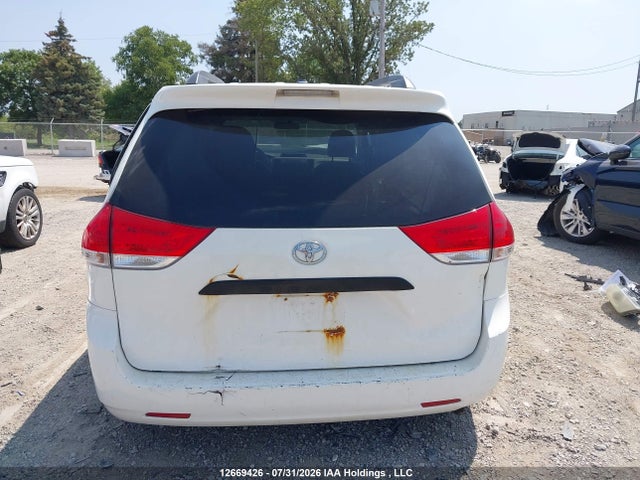 2011 Toyota Sienna V6 7 Passenger მანქანა იყიდება აუქციონზე, vin: 5TDZK3DC5BS150242, აუქციონის ნომერი: 12669426