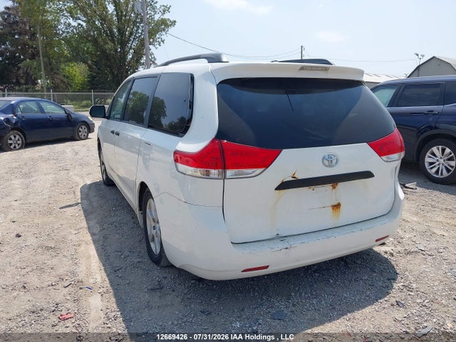 2011 Toyota Sienna V6 7 Passenger მანქანა იყიდება აუქციონზე, vin: 5TDZK3DC5BS150242, აუქციონის ნომერი: 12669426