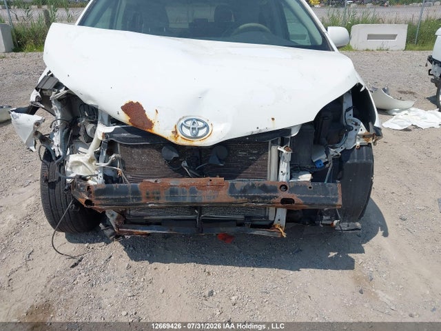2011 Toyota Sienna V6 7 Passenger მანქანა იყიდება აუქციონზე, vin: 5TDZK3DC5BS150242, აუქციონის ნომერი: 12669426