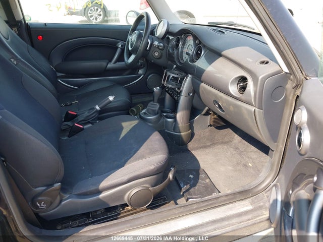 Продажа на аукционе авто 2005 Mini Cooper Classic, vin: WMWRC334X5TJ64227, номер лота: 12669445