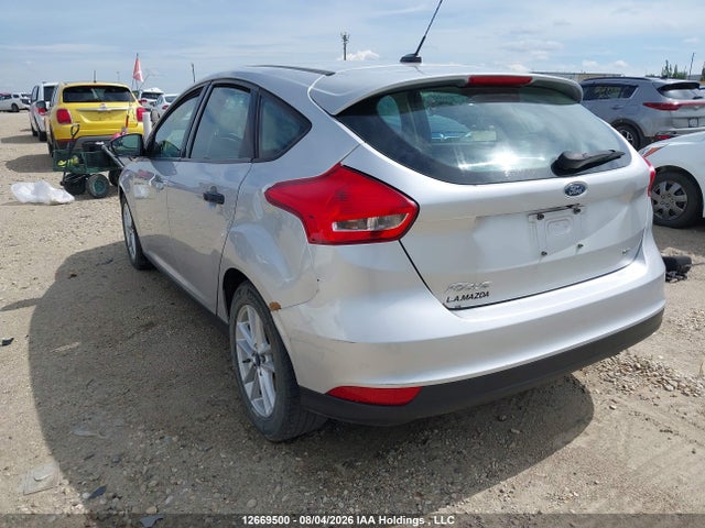 Ford FOCUS SE 2018 1FADP3K22JL306071 Image 3