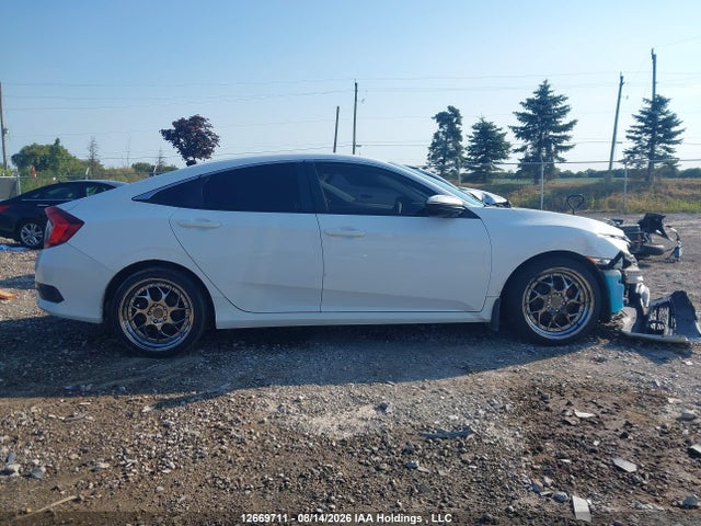 Honda Civic 2018 2HGFC2F51JH013824 Image 13