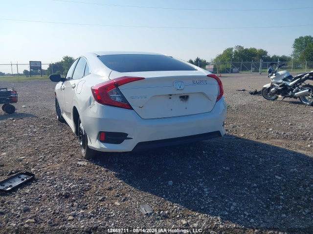 Honda Civic 2018 2HGFC2F51JH013824 Image 3