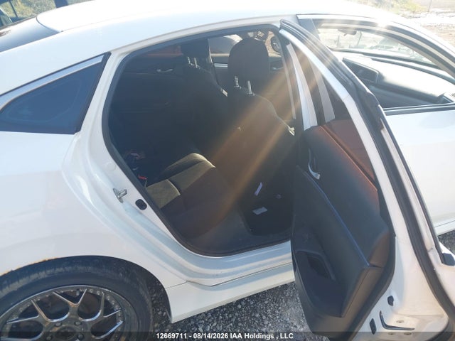 Honda Civic 2018 2HGFC2F51JH013824 Image 8