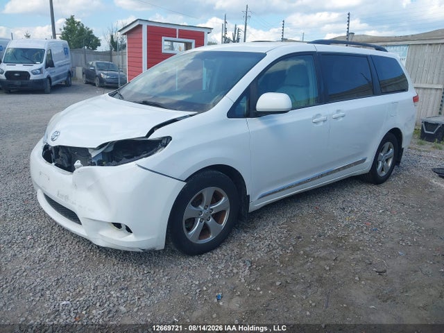 2013 Toyota Sienna Le მანქანა იყიდება აუქციონზე, vin: 5TDKK3DC4DS281988, აუქციონის ნომერი: 12669721
