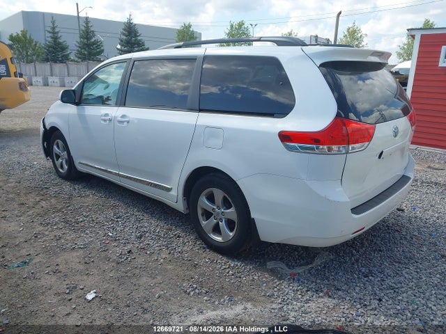 2013 Toyota Sienna Le მანქანა იყიდება აუქციონზე, vin: 5TDKK3DC4DS281988, აუქციონის ნომერი: 12669721
