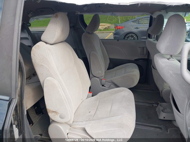 5TDJZ3DC7KS220185 Toyota Sienna Le 7-passenger
