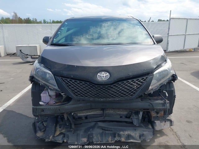 Toyota Sienna 2017 5TDXZ3DC7HS872145 Image 12