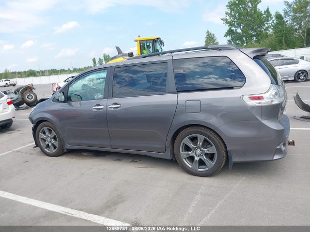 5TDXZ3DC7HS872145 Toyota Sienna