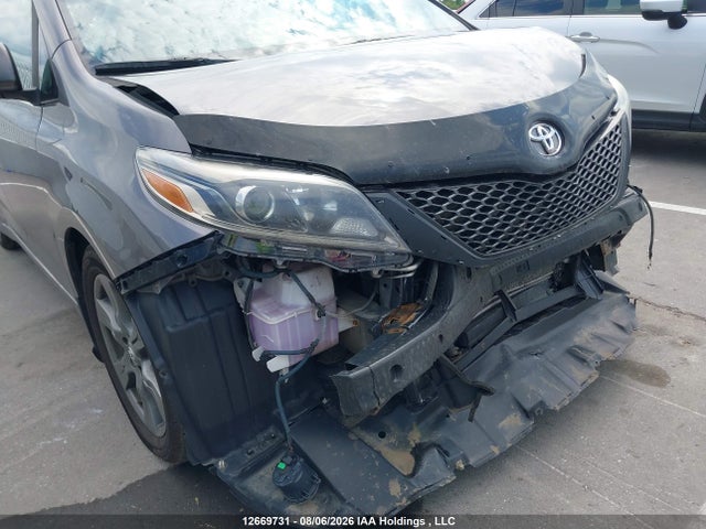 5TDXZ3DC7HS872145 Toyota Sienna