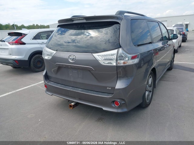 Toyota Sienna 2017 5TDXZ3DC7HS872145 Image 4