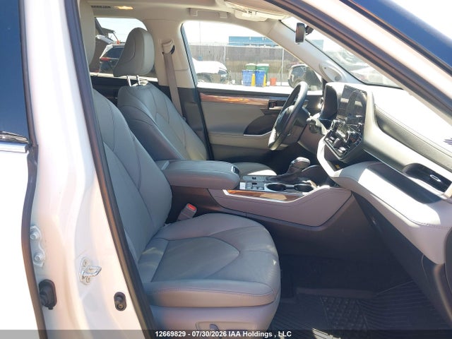 5TDXBRCH1RS628013 Toyota Highlander