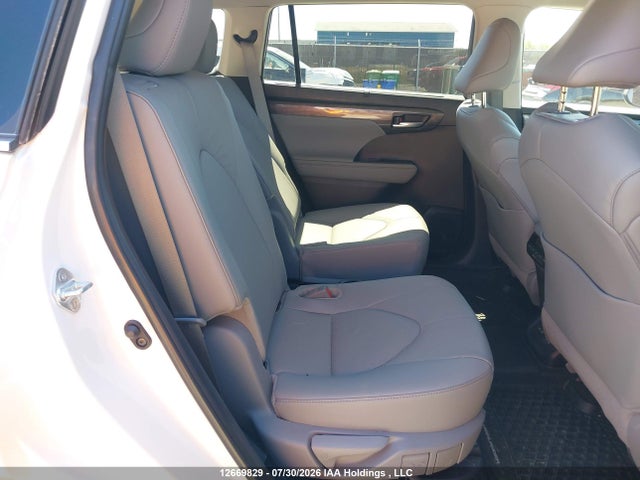 5TDXBRCH1RS628013 Toyota Highlander