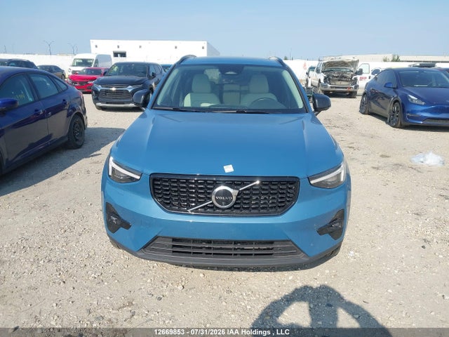 Продаж на аукціоні авто 2025 Volvo Xc40 B5 Ultra Dark Theme, vin: YV4L12UM1S2580172, номер лоту: 12669853
