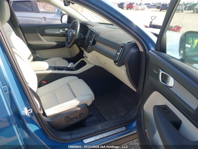Продаж на аукціоні авто 2025 Volvo Xc40 B5 Ultra Dark Theme, vin: YV4L12UM1S2580172, номер лоту: 12669853