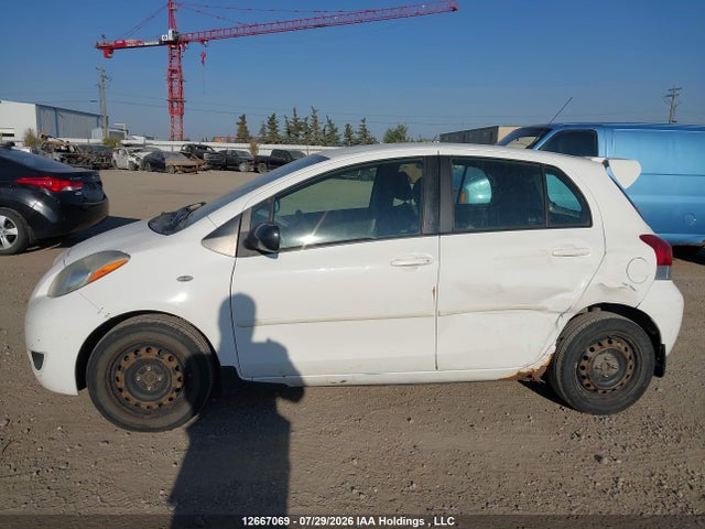 12667069 :رقم المزاد ، JTDKT4K33A5305625 vin ، 2010 Toyota Yaris Le مزاد بيع