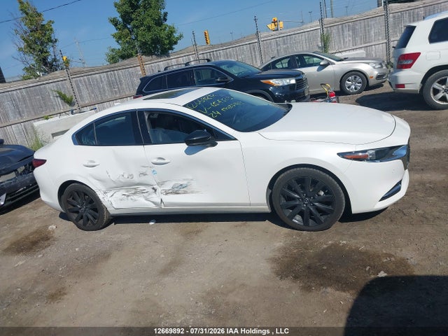 JM1BPBDY9R1657323 Mazda 3 Gt